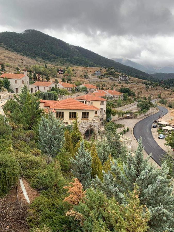 Вілла Καστρο Πετρινα Σαλε Καλαβρυτα Калаврита Екстер'єр фото