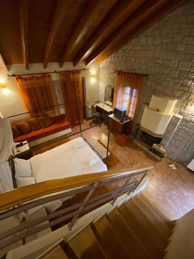 Вілла Καστρο Πετρινα Σαλε Καλαβρυτα Калаврита Екстер'єр фото